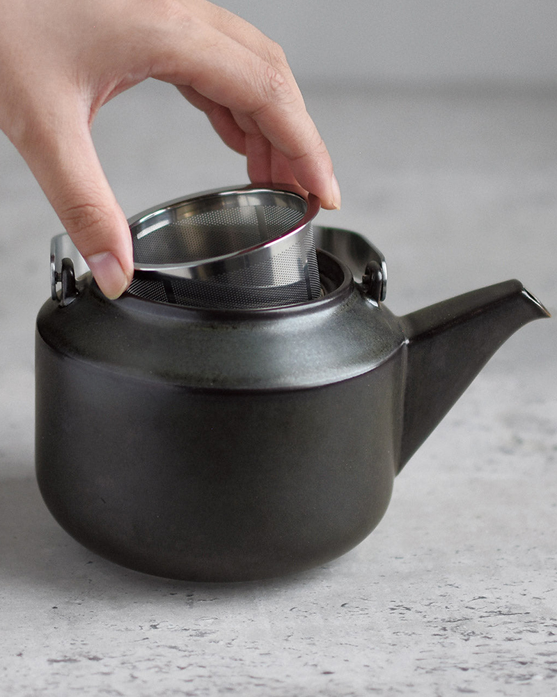 Leaves to Tea Teapot Black