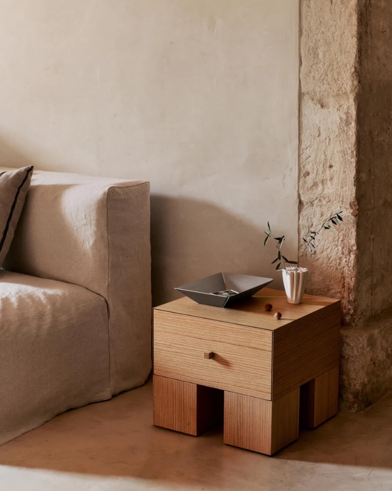 Kuben Bedside Table