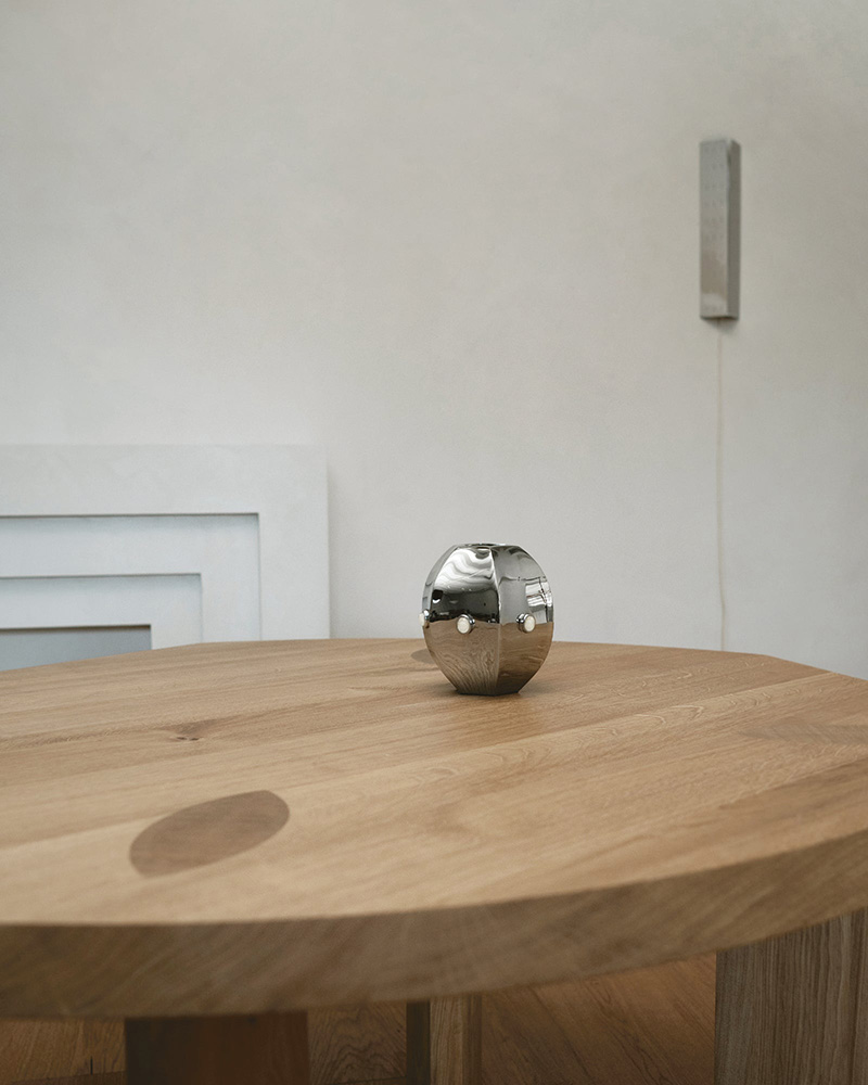 Evi Vase Titanium