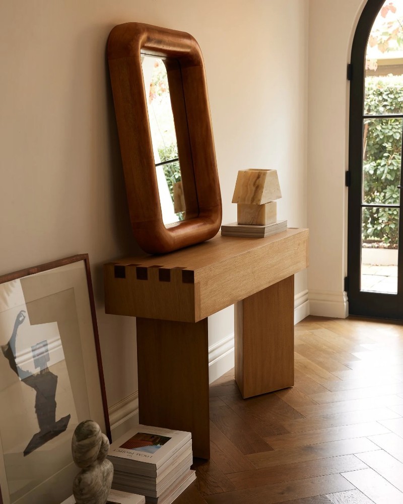 Dovetail Console